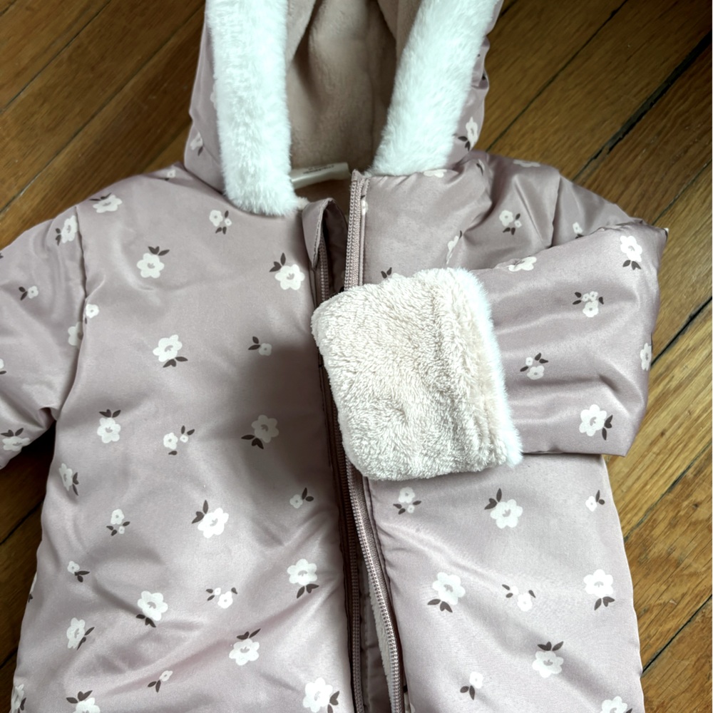 Brand new 9-12 m size snowsuit. Dusty pink with white flowers.